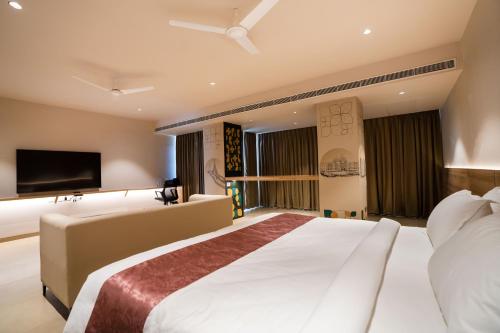Jubilee Festa Inn near Qutab Shahi Tombs