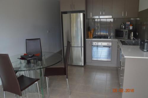 2 bedrooms, 5 beds
