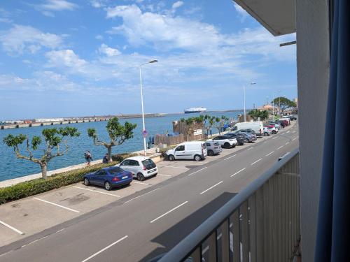 Appartement T4 proche plage et commerces, 80m2, 6 pers, lave-linge, TV - FR-1-797-23
