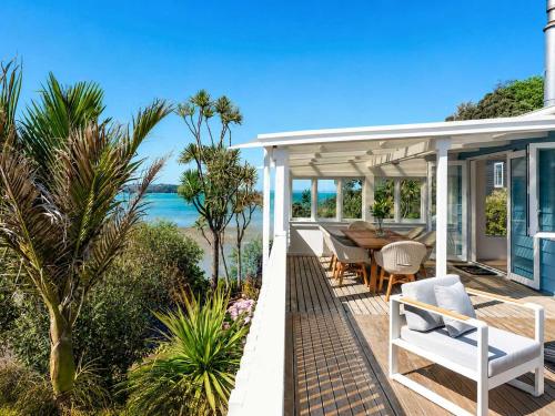 . Bluebelle - Stay Waiheke