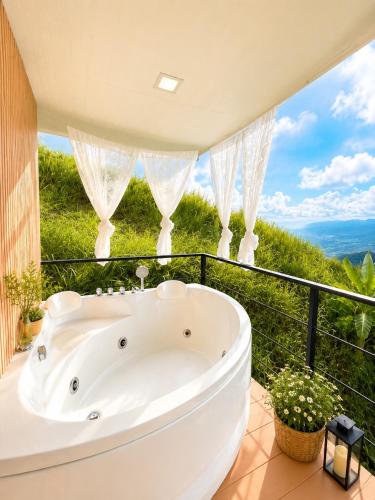 La Villa Hill-ลาวิลล่าฮิลล์ near Pong Sa Health Promoting Hospital