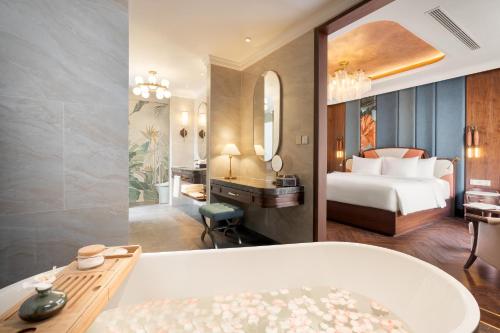 Shower, Wyndham Garden Sonasea Van Don in Van Don
