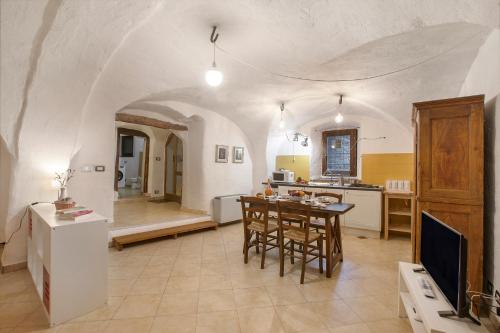 Seadmed, La Casetta Del Borgo - Happy Rentals in Usseaux