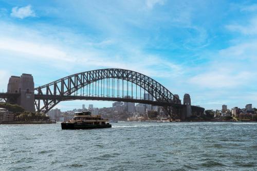 Lavender Bay Harbour View Apt - Kirribilli Commute - main image