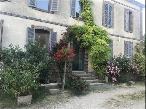 Grand corps de ferme a la rue Messire Etienne 89113 Neuilly Valravillon - Barberey-Saint-Sulpice