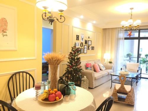 

One Day Chengdu City Apartment