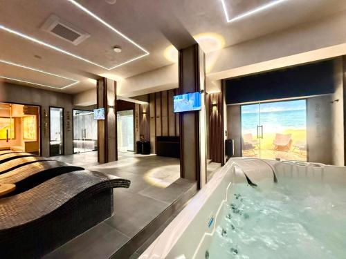 جاكوزي, رامادا باي ويندهام بلوفديف تريمونتيوم (Ramada by Wyndham Plovdiv Trimontium) in Plovdiv City Center