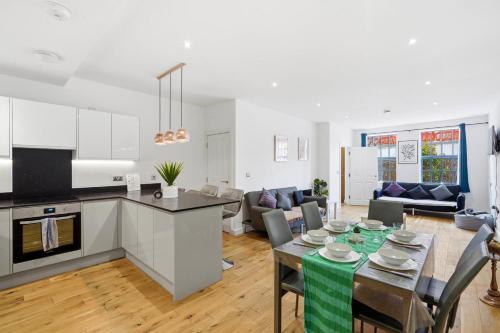 Modern Home In Birmingham - Birmingham