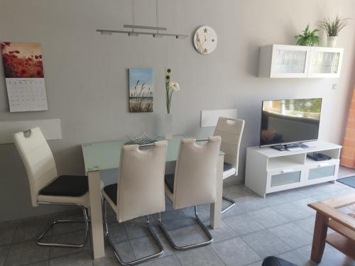 Haus Sandra Fewo 7, sonnige Terrasse, Tischtennis in Dahme