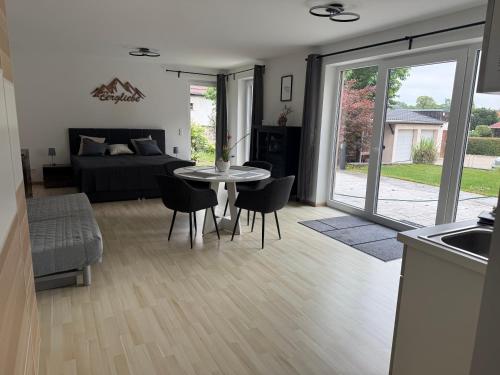 Ferienwohnung Heiter -ruhig - Terrasse -Stellplatz - WLAN - Vollausstattung - Entspannen am Rande de in Nesse-Apfelstadt