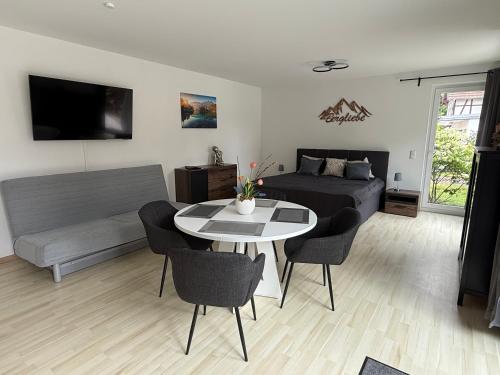 Ferienwohnung Heiter -ruhig - Terrasse -Stellplatz - WLAN - Vollausstattung - Entspannen am Rande de in Nesse-Apfelstadt