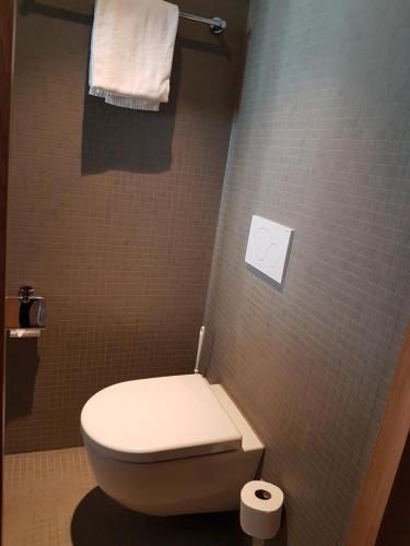 East-West Riverside Hotel Basel - image 6