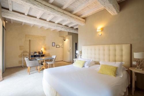 Boutique Hotel La Villa Montesquieu & sa piscine in Laudun-l'Ardoise