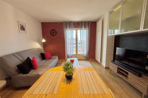 8th floor apartment with 2 balconies - image 5