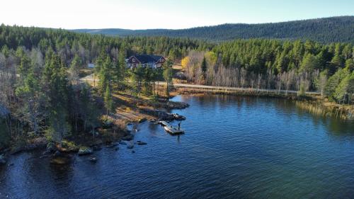 . Villa Björklund - Lakeview Apartment in Swedish Lapland