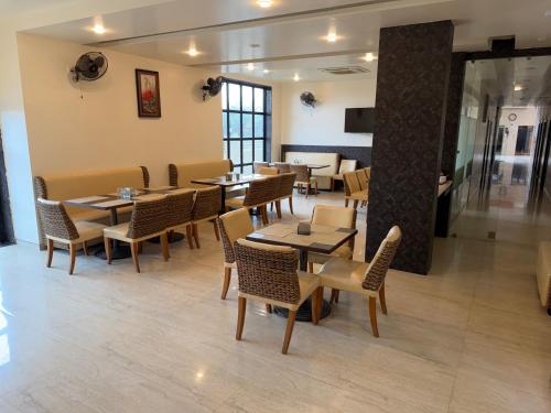 Restorāns, Hotel Sharanam in Shegaon