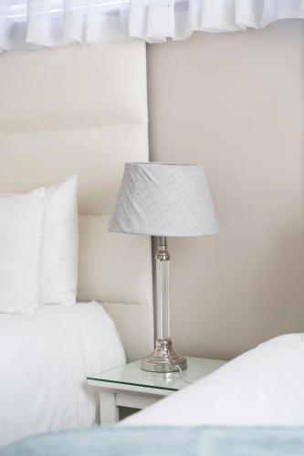 Casa Nossa Stay- Modern apartment No1 near Ferndale on Republic mall, Rustenburg