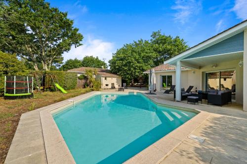 Villa familiale Piscine & grand jardin