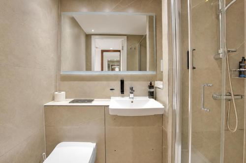 OYO The Manor Park Hotel - image 11