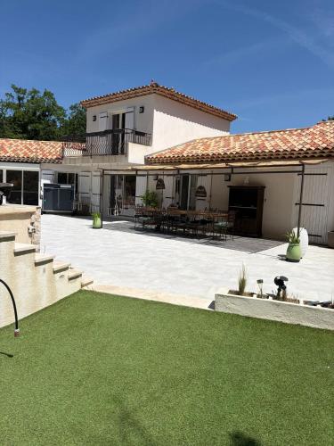 Villa Maluan, Maison d'hôtes, nature et calme au Pays de Fayence (Villa Maluan, Maison d'hotes, nature et calme au Pays de Fayence) in Andon (Provence-Alpes-Cote d'Azur)