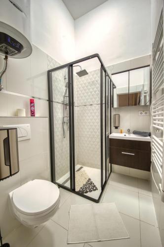 4 twin beds