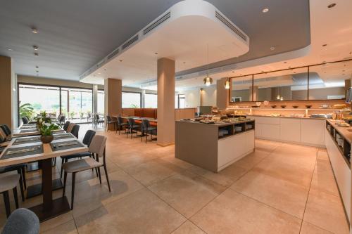 Petit Hotel 5