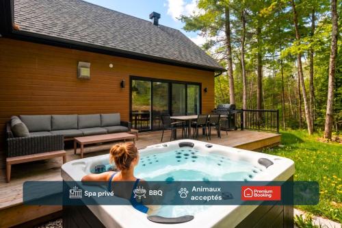 . Légendaire Private Hot Tub, Games, BBQ, Carling lake