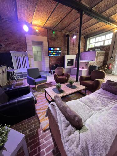 Shared lounge/TV area, Le Gite des Ecuries SPA, Domaine de Foreste in Trefcon