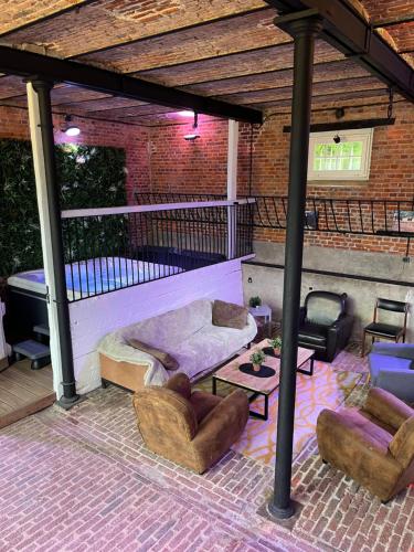 Shared lounge/TV area, Le Gite des Ecuries SPA, Domaine de Foreste in Trefcon