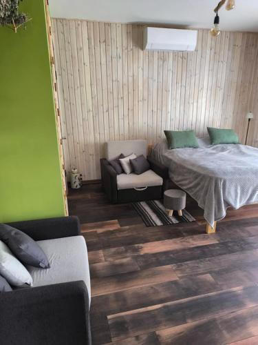 Zvaniņu namiņš (Zvaninu namins) in Pļavniekkalns