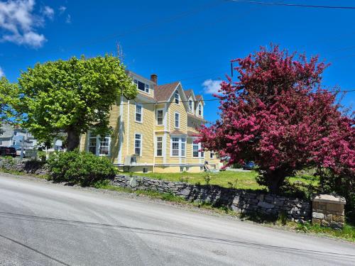 . Louisbourg Harbour Inn