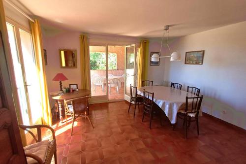 Family villa in wooded estate near the sea in Saint-Raphael