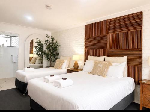 . Beachmere Palms Motel