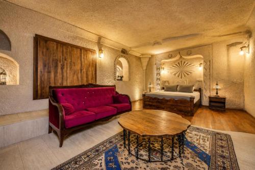 Castle Cave Hotel Room Type - Queen Suite