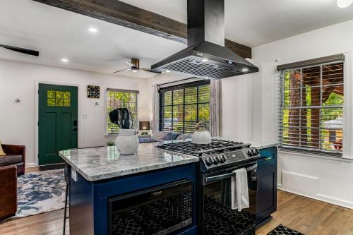 LUX Private Oasis 4 Bed2 Bath Hot Tub 3 Patios Beltline Piedmont Park in Ansley Park