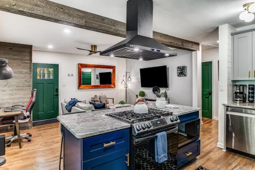LUX Private Oasis 4 Bed2 Bath Hot Tub 3 Patios Beltline Piedmont Park in Ansley Park