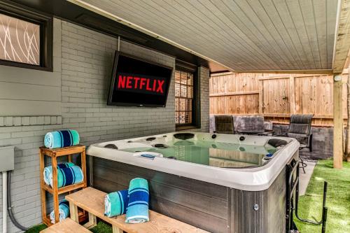 LUX Private Oasis 4 Bed2 Bath Hot Tub 3 Patios Beltline Piedmont Park in Ansley Park