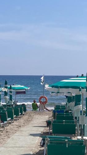 Sul lungomare piccolo nido d'amore