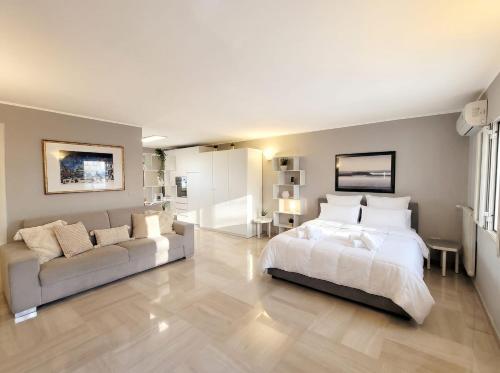 Penthouse in the heart of Bari with terrace 2