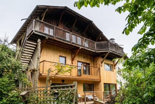 Viesnīcas āriene, Top Floor Chalet Apartment in Saint-Jean-d'Aulps, Balcony in Le Biot