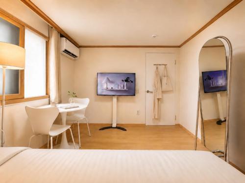 Sadanghae - Sunny 3BR Home in a Quiet Residential Area, 10 Minutes from Gangnam