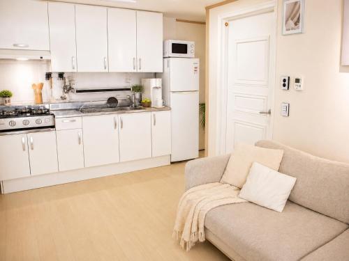 Sadanghae - Sunny 3BR Home in a Quiet Residential Area, 10 Minutes from Gangnam