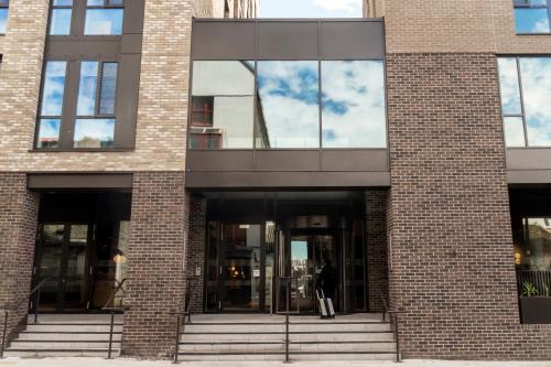 Зовнішній вигляд готелю, Queen Street Place in Галуєв