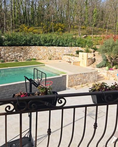 Erkély/terasz, Villa Maluan, Maison d'hôtes, nature et calme au Pays de Fayence (Villa Maluan, Maison d'hotes, nature et calme au Pays de Fayence) in Andon (Provence-Alpes-Cote d'Azur)