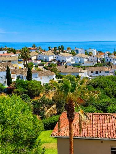 Luna del Faro -Ocean views and Pools by Budha Apartments