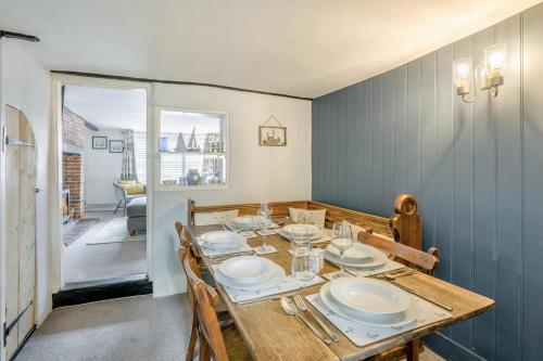 Iekārtas, 3 Bed in Wangford oc-hchurc in Uggeshall