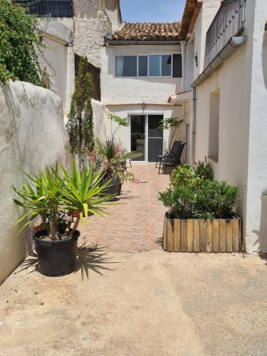 Casa Arriba Village House in Zarra in Zarra