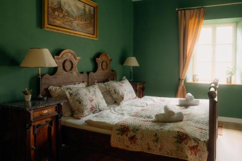 2 bedrooms, 3 beds