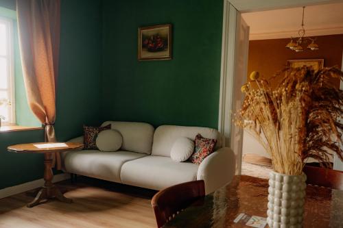 2 bedrooms, 3 beds