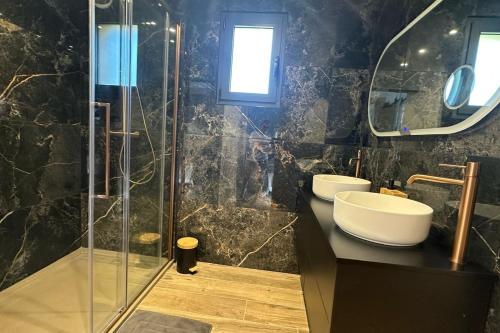 Spacious house with stunning views Puy-Sanières (Spacious house with stunning views Puy-Sanieres) in Puy-Sanieres